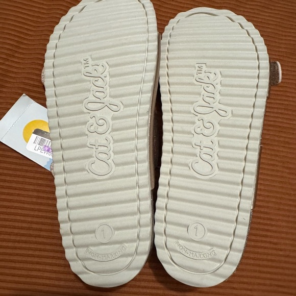 Girls Cat & Jack Pink and Gold Sandals - Picture 3 of 3